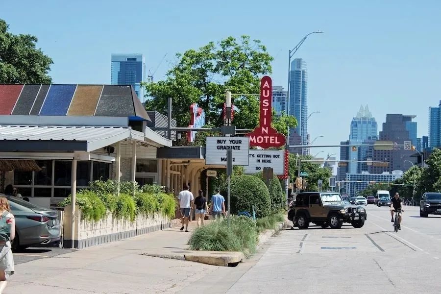 Moving to Austin 2026: Neighborhoods, Costs & Checklist
