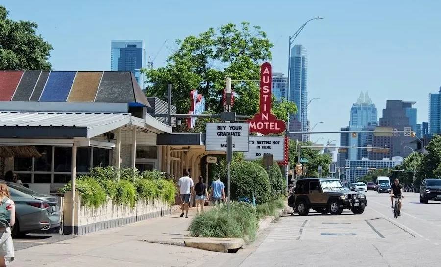Moving to Austin 2026: Neighborhoods, Costs & Checklist